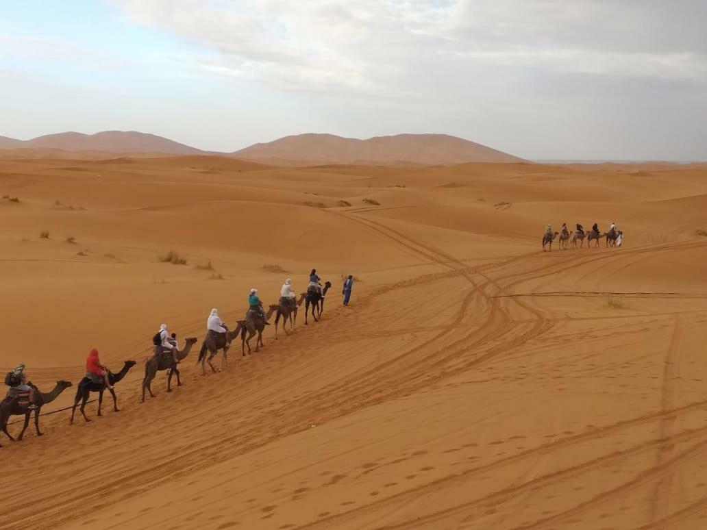 Overnight Desert Camp 梅尔祖卡 外观 照片